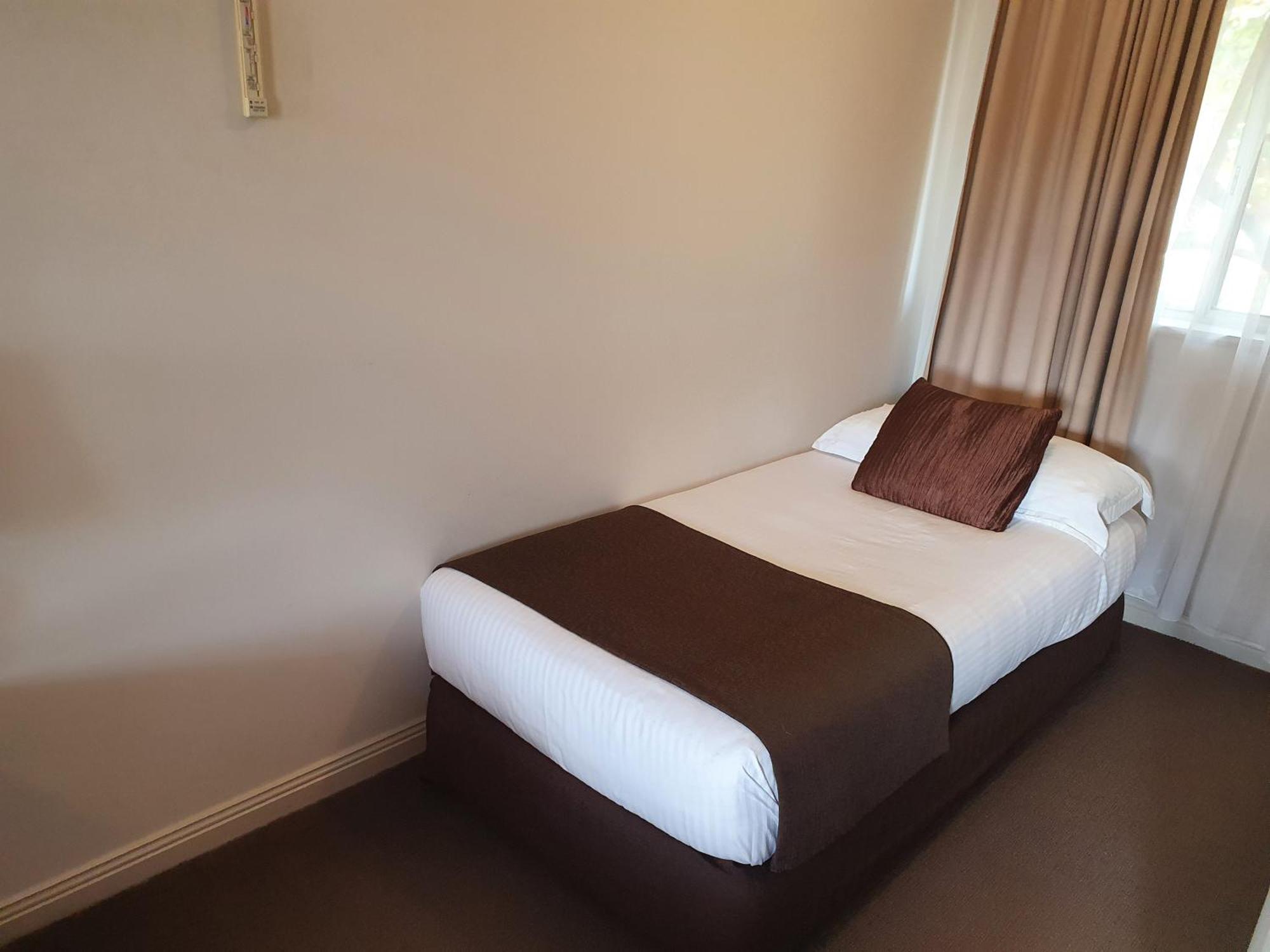 The Aston Motel Tamworth Room photo